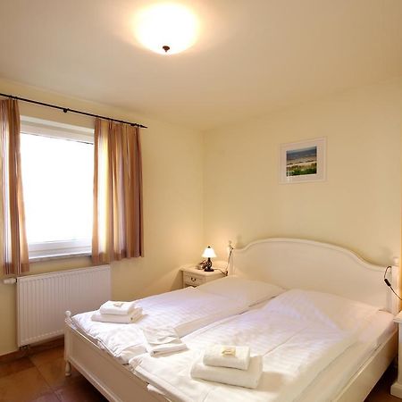 Apartmenthaus Hus Uebi By Rujana Binz Exteriör bild