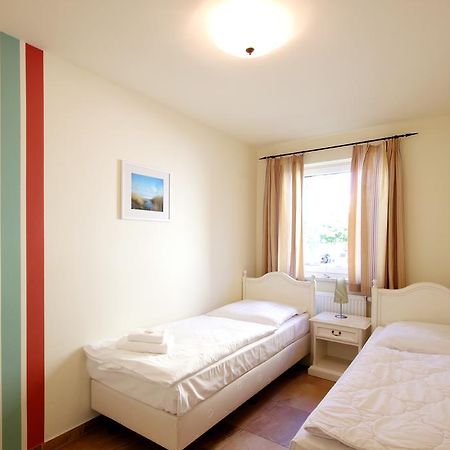 Apartmenthaus Hus Uebi By Rujana Binz Exteriör bild