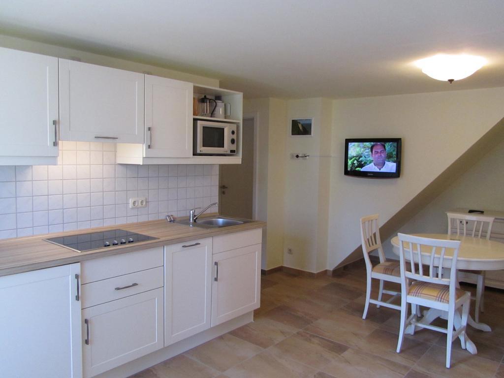 Apartmenthaus Hus Uebi By Rujana Binz Rum bild