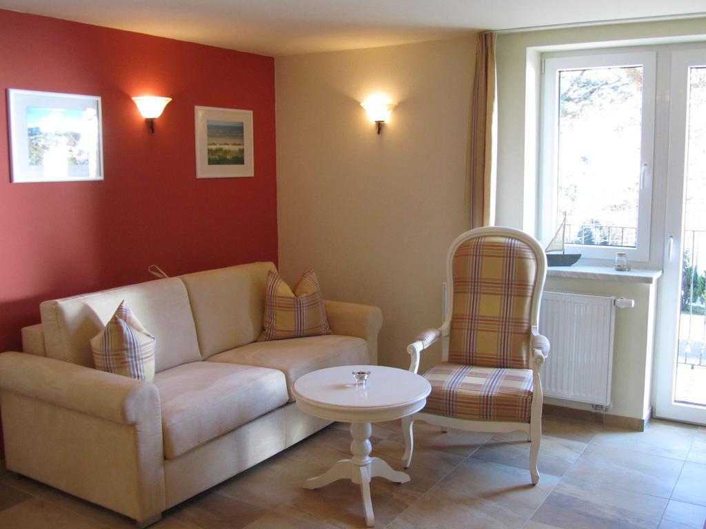 Apartmenthaus Hus Uebi By Rujana Binz Rum bild