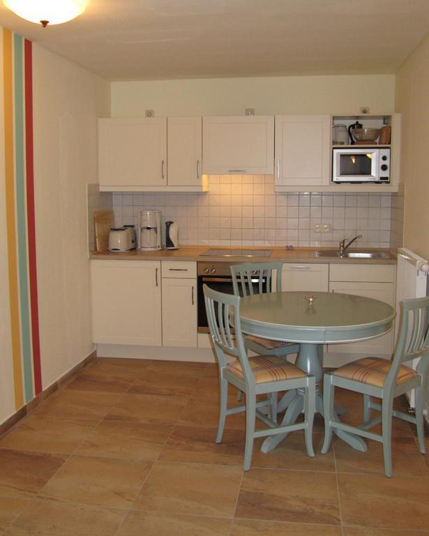 Apartmenthaus Hus Uebi By Rujana Binz Rum bild