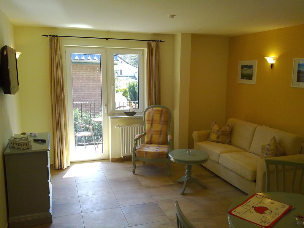 Apartmenthaus Hus Uebi By Rujana Binz Rum bild