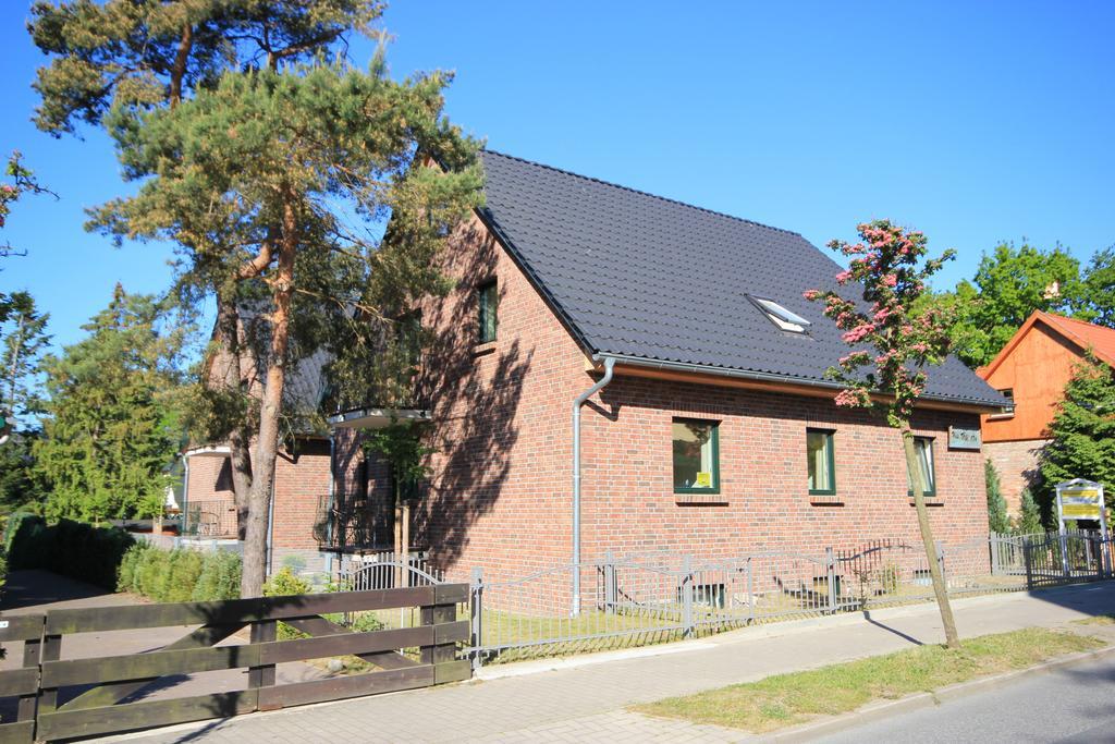 Apartmenthaus Hus Uebi By Rujana Binz Exteriör bild