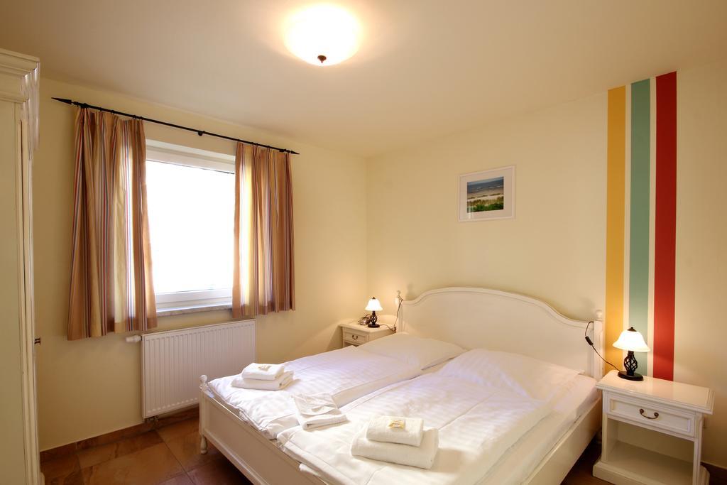 Apartmenthaus Hus Uebi By Rujana Binz Exteriör bild