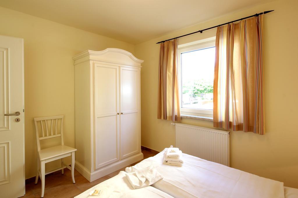 Apartmenthaus Hus Uebi By Rujana Binz Exteriör bild