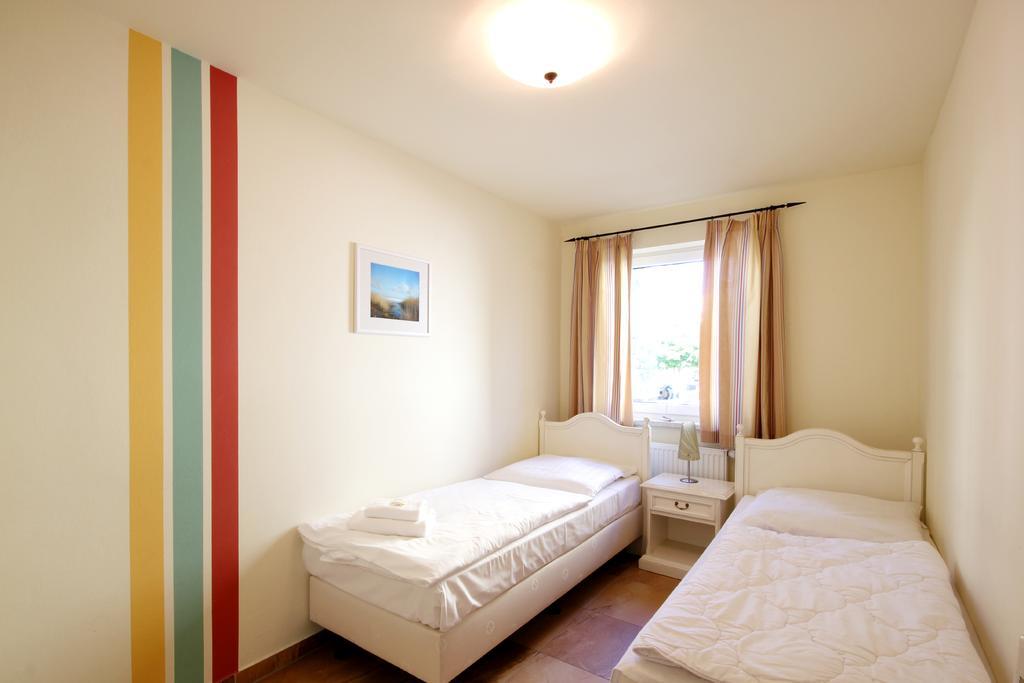 Apartmenthaus Hus Uebi By Rujana Binz Exteriör bild