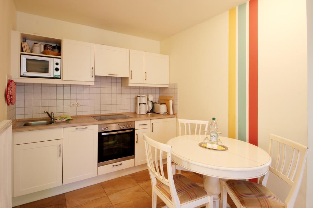 Apartmenthaus Hus Uebi By Rujana Binz Exteriör bild